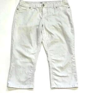 Maurices White Women’s Denim Capris Size 13/14